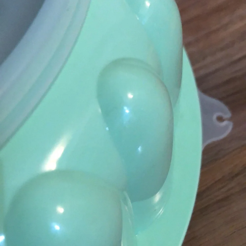 Tupperware Jello Ring/Mold-Pistachio Green-Like New-Scalloped-Aprox 9in Diameter